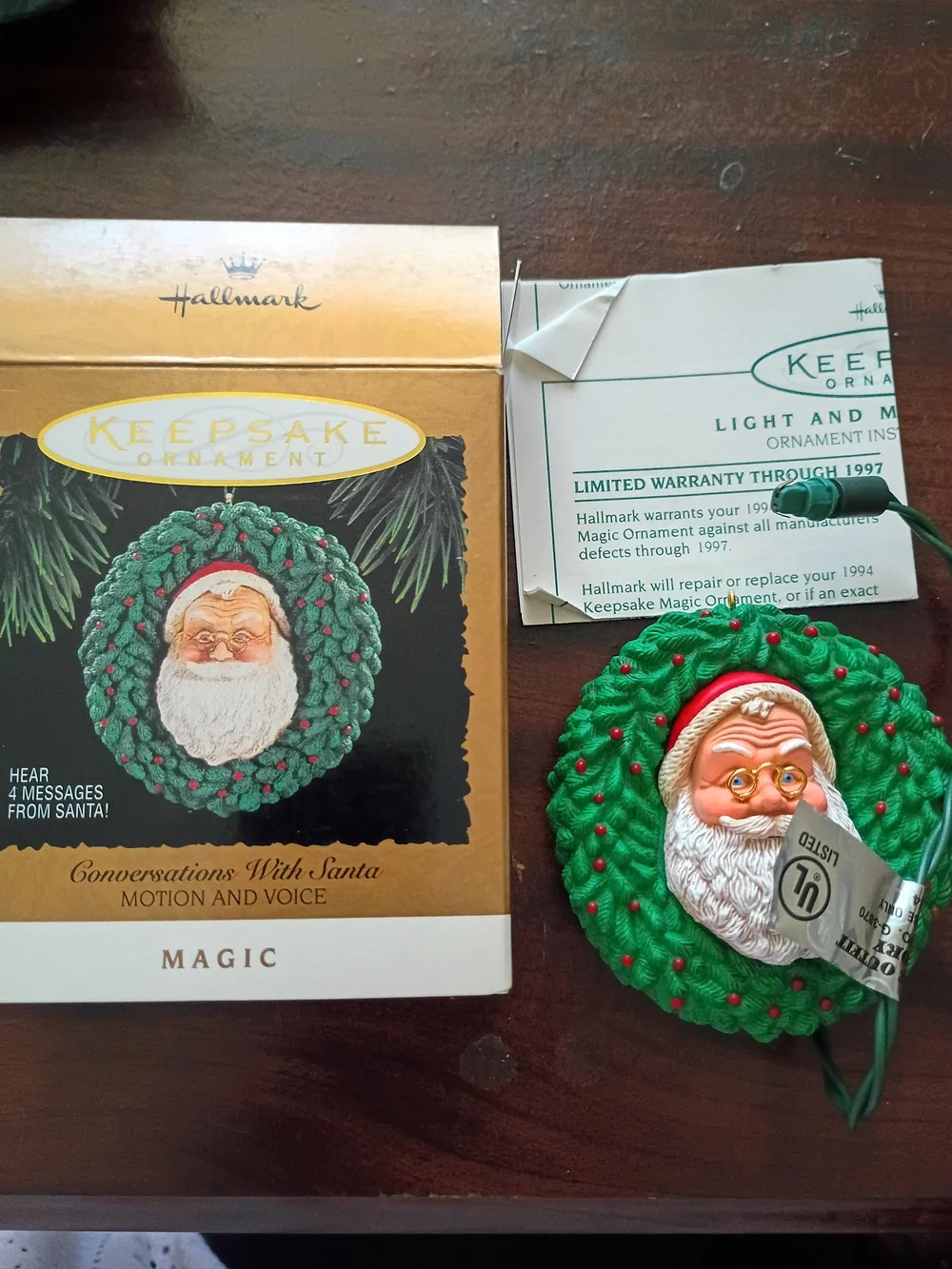1994 Hallmark Keepsake Ornament - Santa Wreath (Green, Red, White)